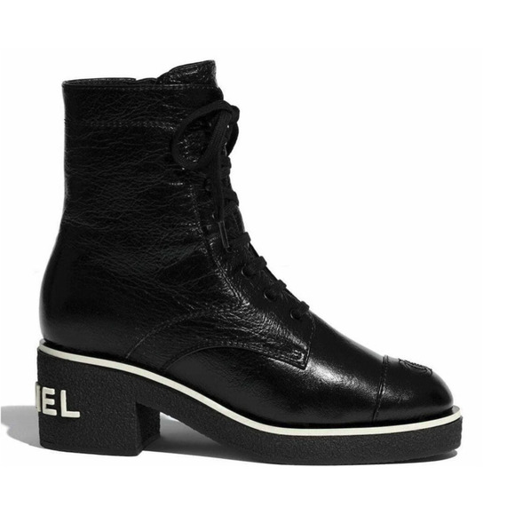 Chanel 21C Black Patent White Logo Combat Lace Up Tie Ankle Short Heel Boot 40 - Picture 1 of 12